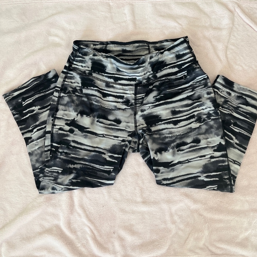 Women’s Size Small High Waisted Drawstring Black White Tie Dye Capri Leggings